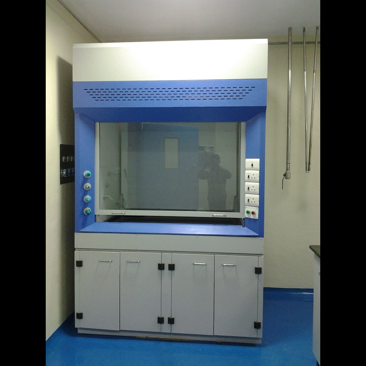 leading fume hood manufacturer