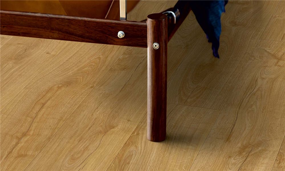 Natural Oak Design Red Floor India In New Delhi Manor Oak Plank Laminate Article Number L0331 03370 Is A Natural