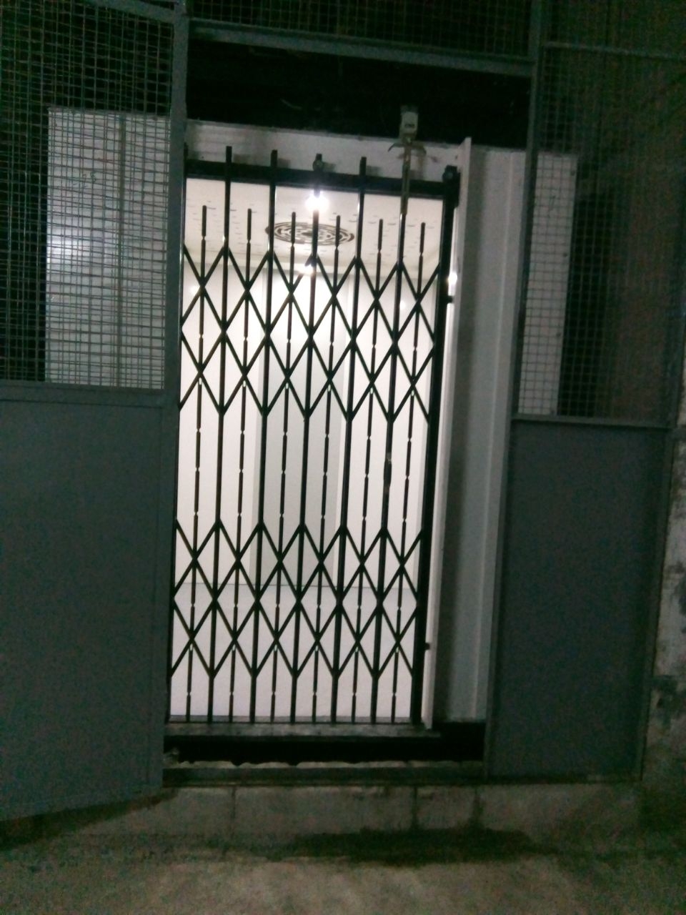 Man & Material Lift manufacturers in Mumbai A Aditya Engineering