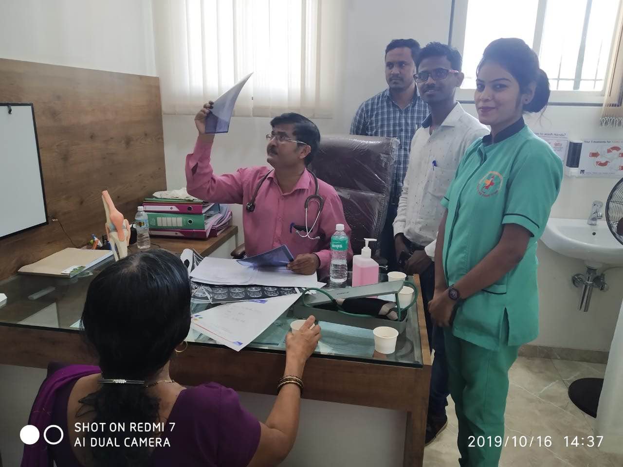 Dr Vilas Kulkarni screening pt’s.  main image