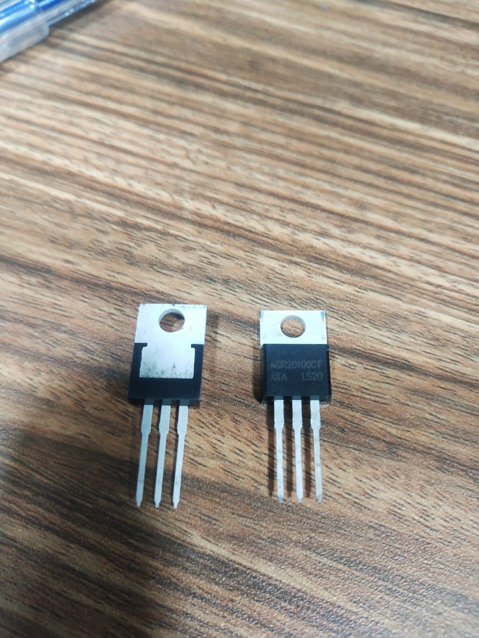 MBR20100CTG Schottky Diodes & Rectifiers 20A 100V MAGNUM