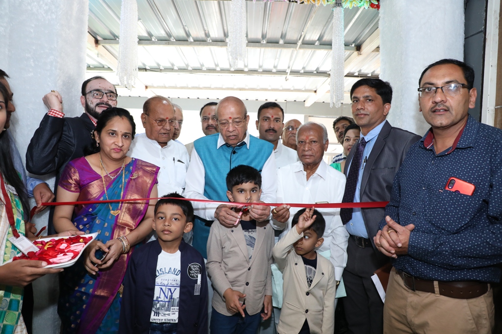 अथर्व मल्टीस्पेशलिटी हॉस्पिटलचे पद्मविभूषण डॉ.स... main image