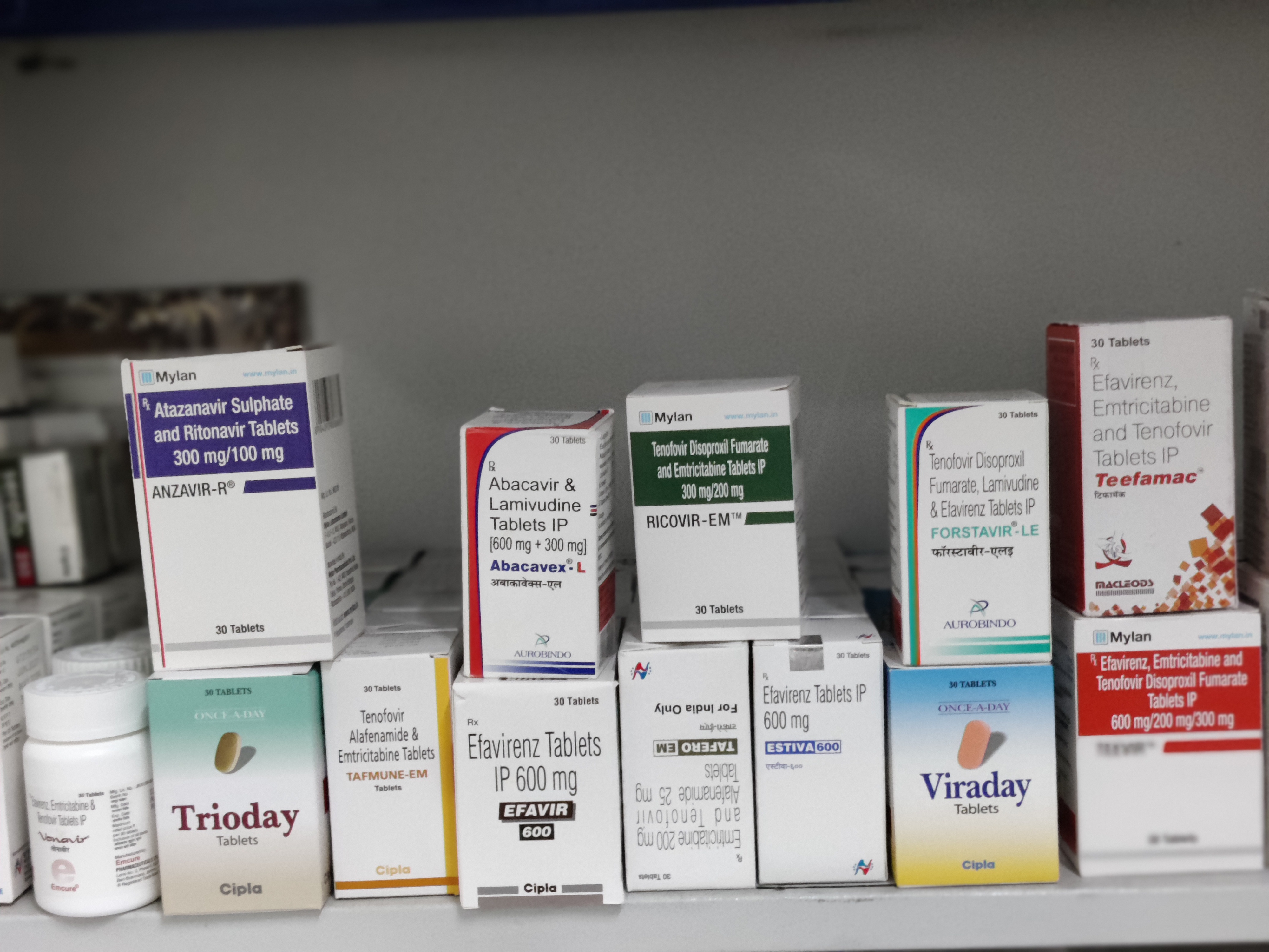 what are the different HIV DRUGS available for ... main image