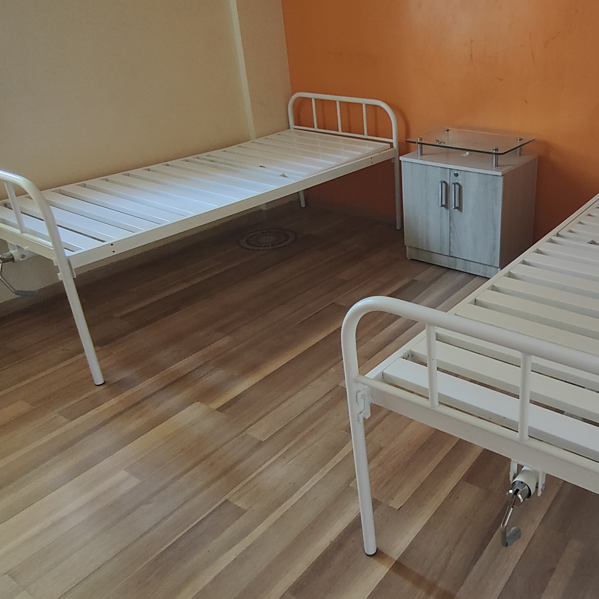 Hospital bed on rent in v SAHYADRI SURGICALS in Pune, India