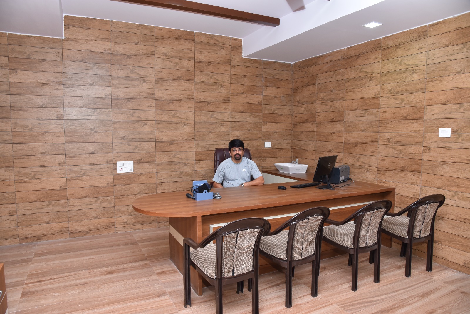 knee pain treatment doctor in trichy Dr Ajil Kumar is the best doctor