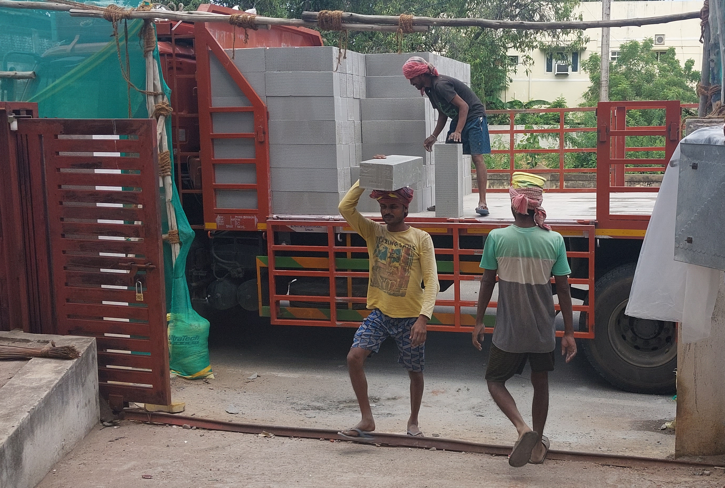 aac blocks dealers in Sha GURUDEV AGENCIES in Trichy, India