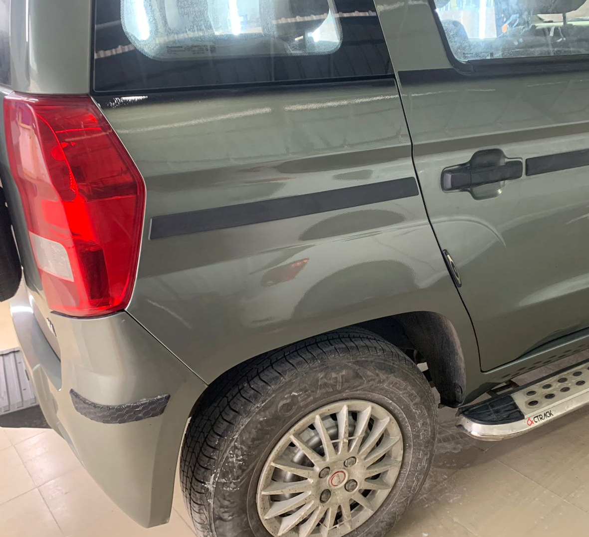mahindra B