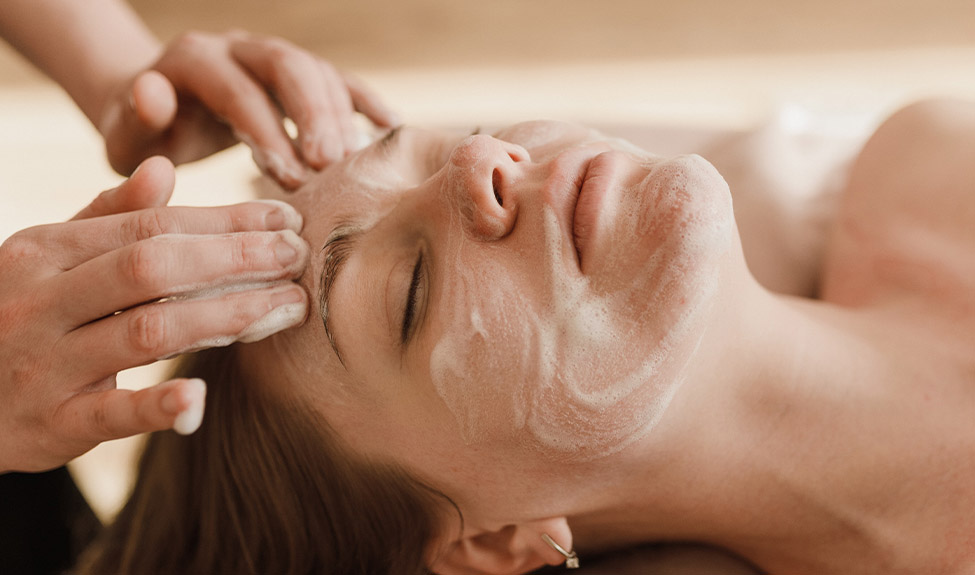 A VITAMIN C FACIAL TREATMENT AT ELORAA i s a skinc... main image