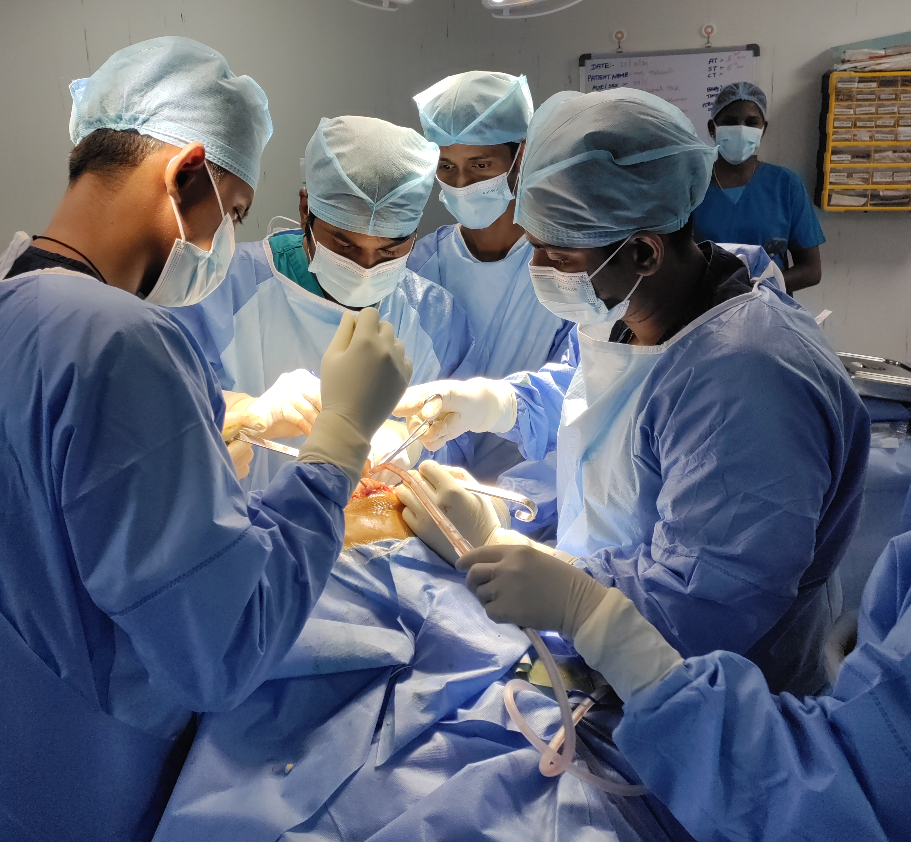 Our team of Orthopaedic Surgeons working in precis... main image