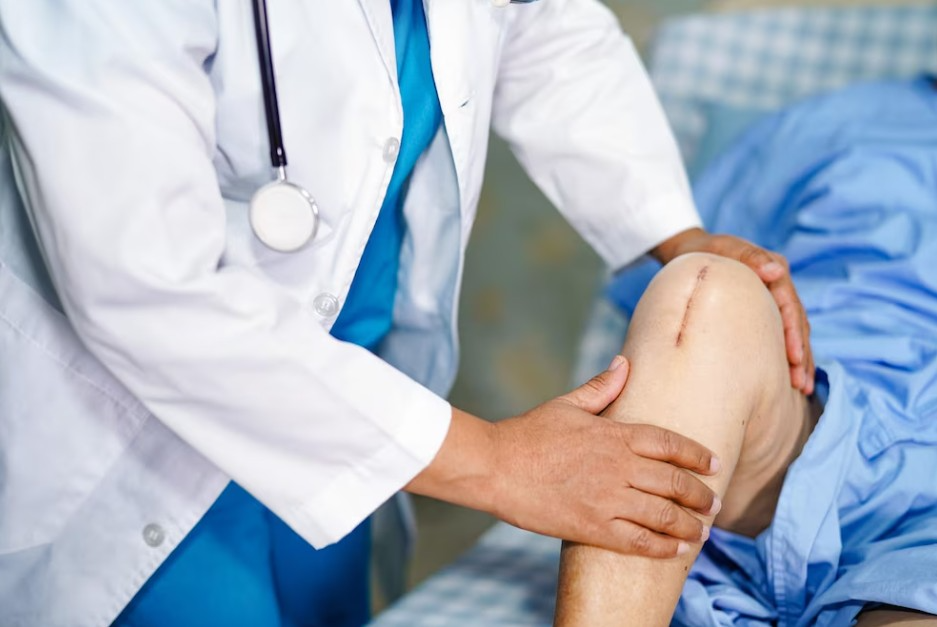 Knee Replacement Hospital in Pune for Safe, Lon... main image