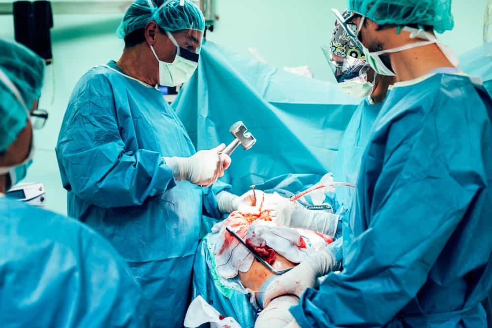 Best Sports Injury Doctor in Gaur City  main image