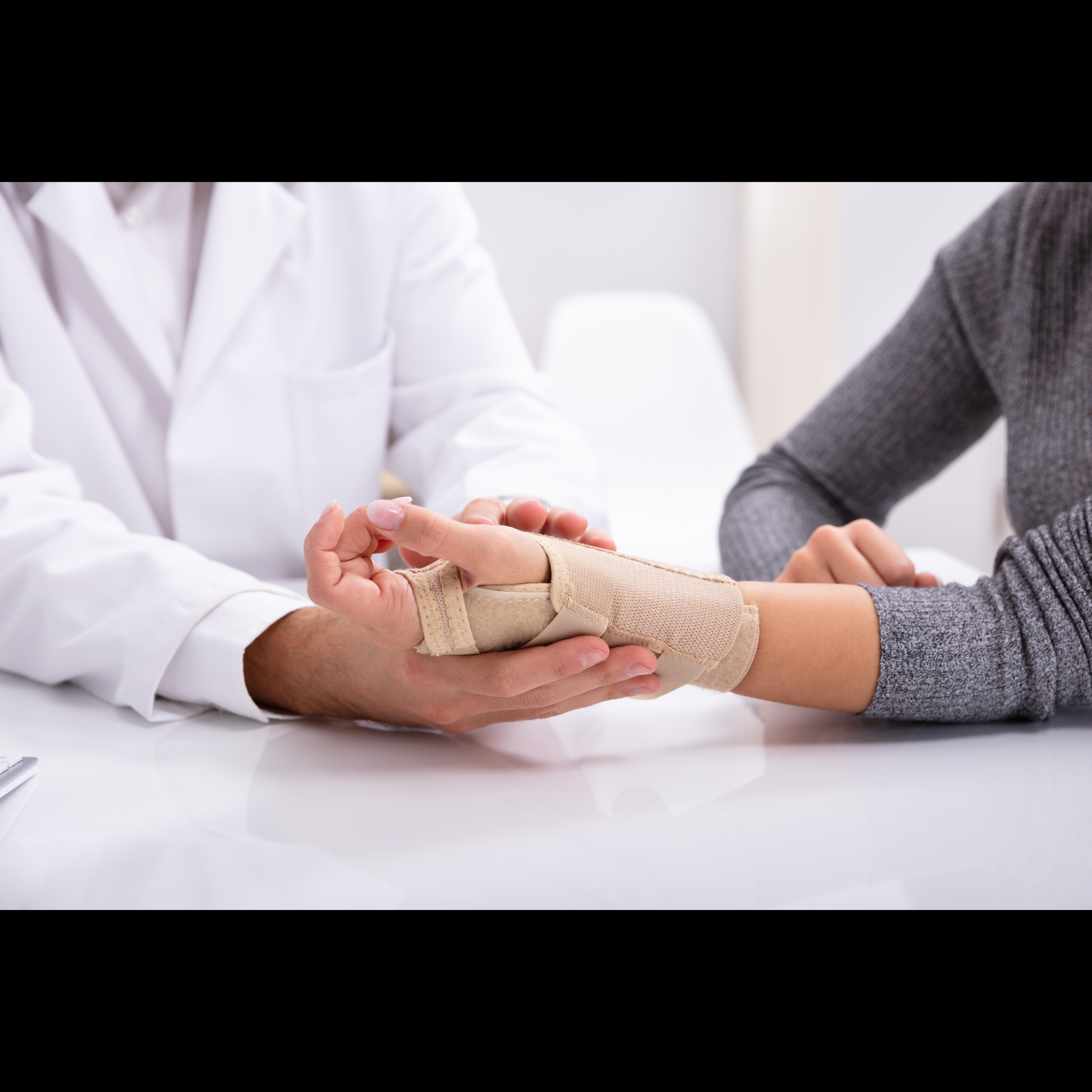 Expert Fracture Treatment Clinic in Nagpur – Fa... main image