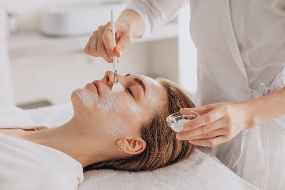Certified Cosmetologist in Nagpur – Feel Beautiful Inside Out main image