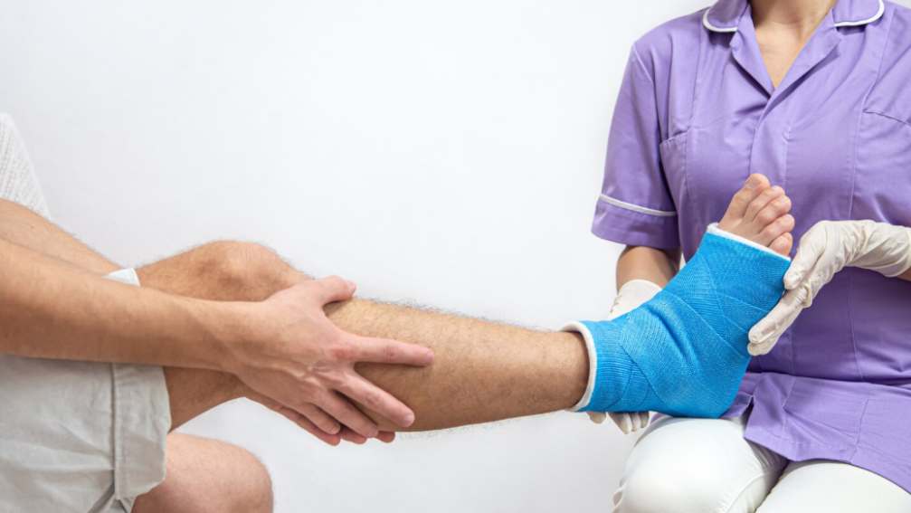 Fracture Management Surgery in Pimpri for faster and safer bone healing main image