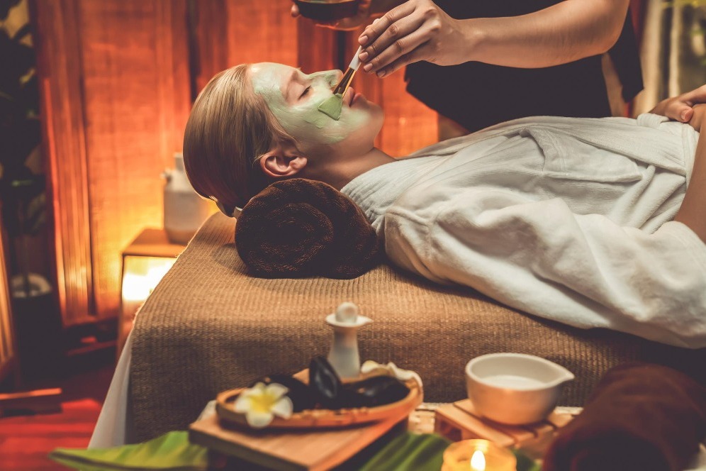 Ayurvedic Facial Treatment in Pune – Rejuvenate Your Skin with Natural Care main image