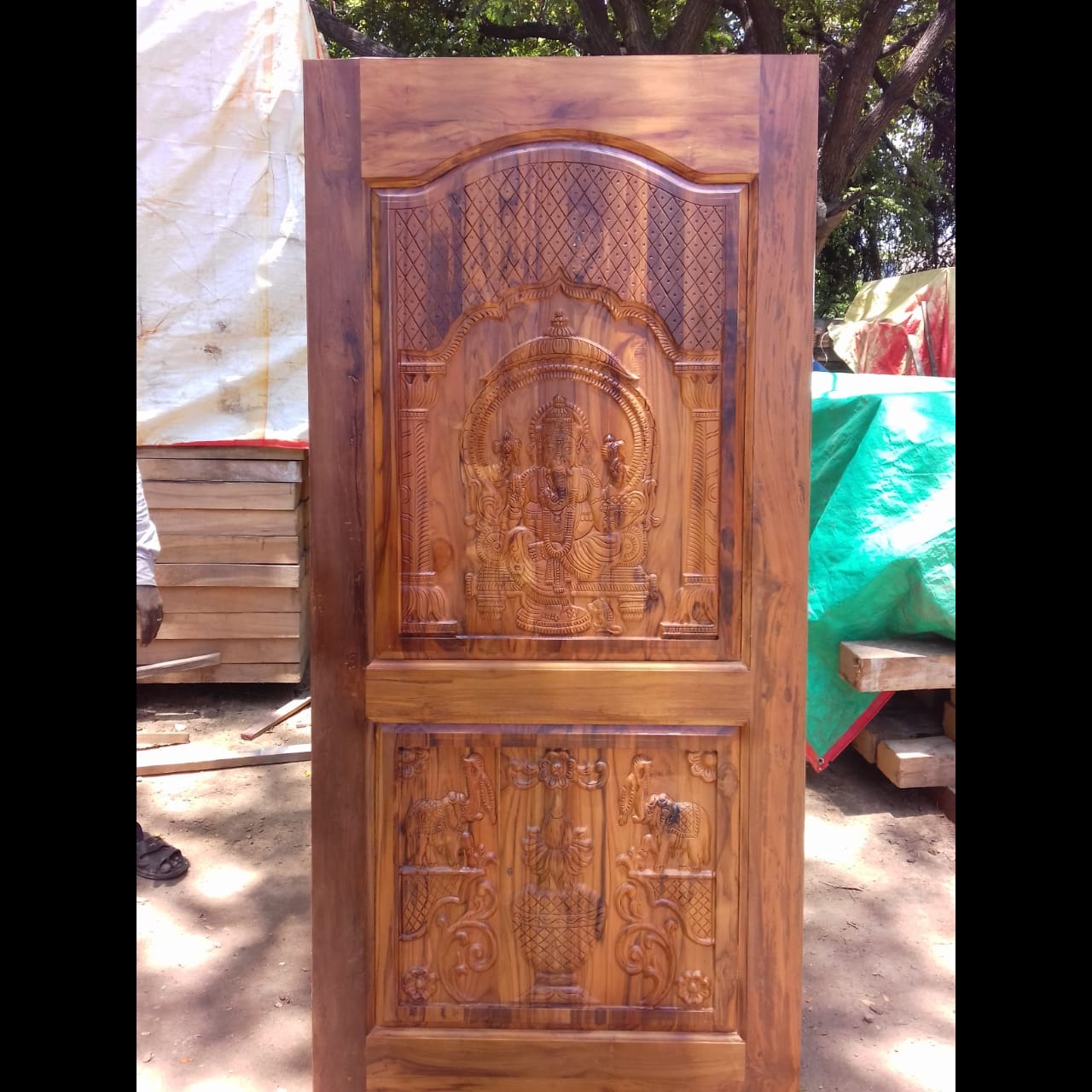 wooden doo