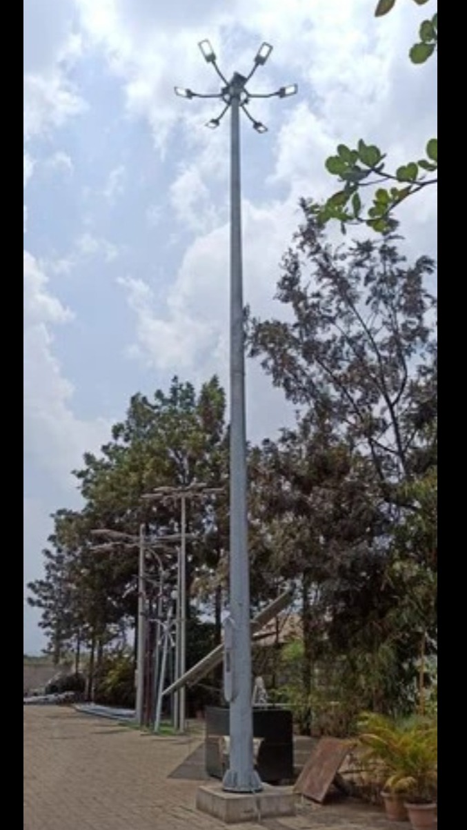 12-Meter High Mast Pole (6-Luminaire Configuration) in nagpur
