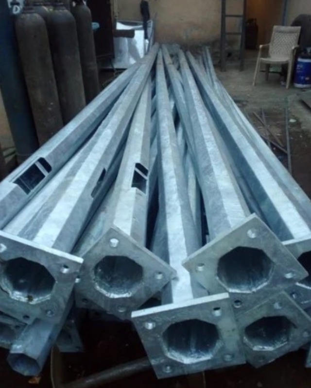 6-Meter GI Octagonal Pole in napur