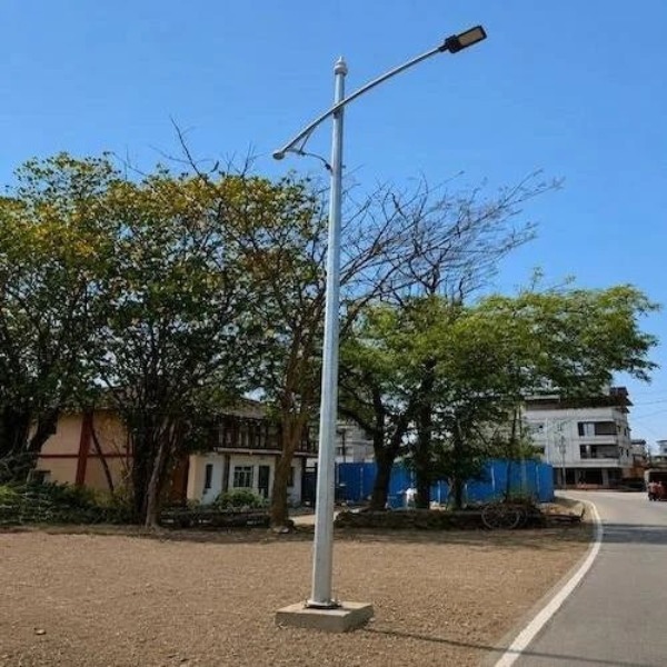 9m HDG Octagonal Street Light Pole with Single Sword Arm Bracket