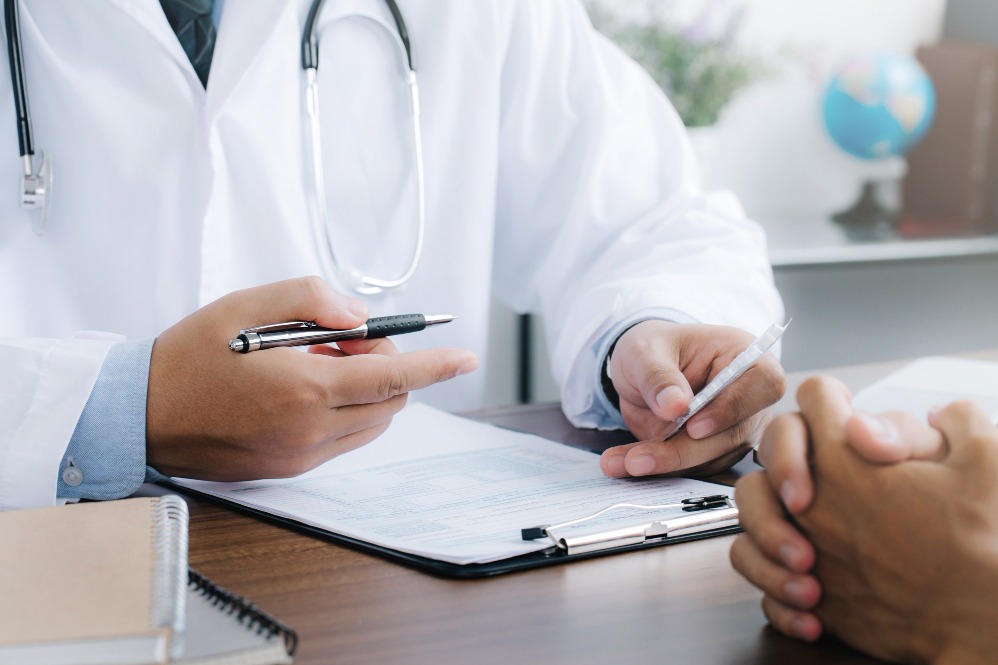 How a Nearby Physician in Malad West Helps Manage Recurring Health Problems