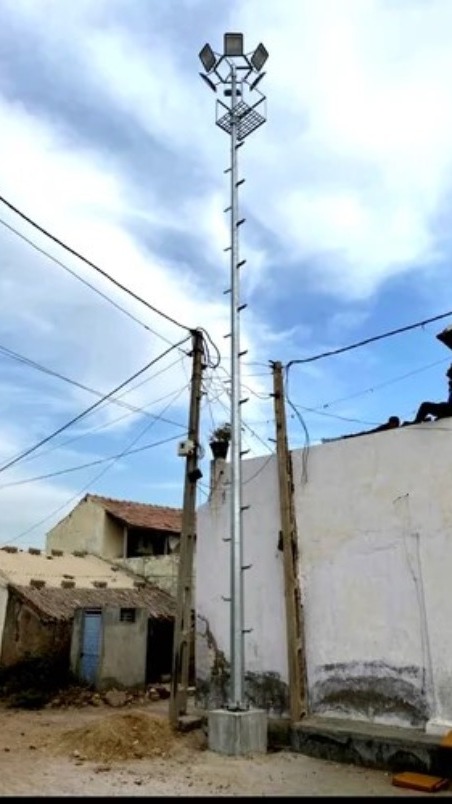 12m Steel Round Mini High Mast Pole with Maintenance Platform & Integrated Ladder