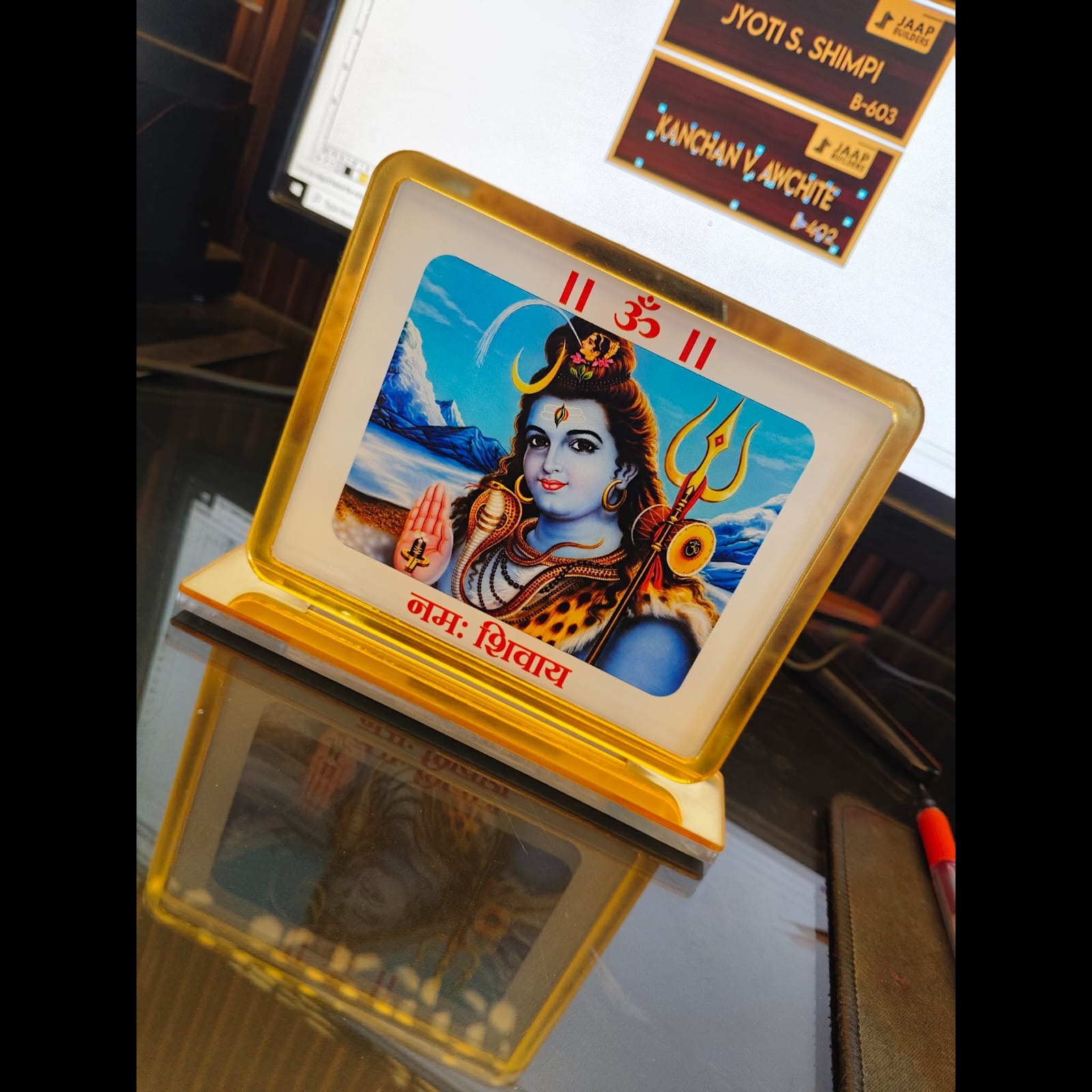 Customised Acrylic Car Dashboard Photo Standy In Nashik (Artline Sign).