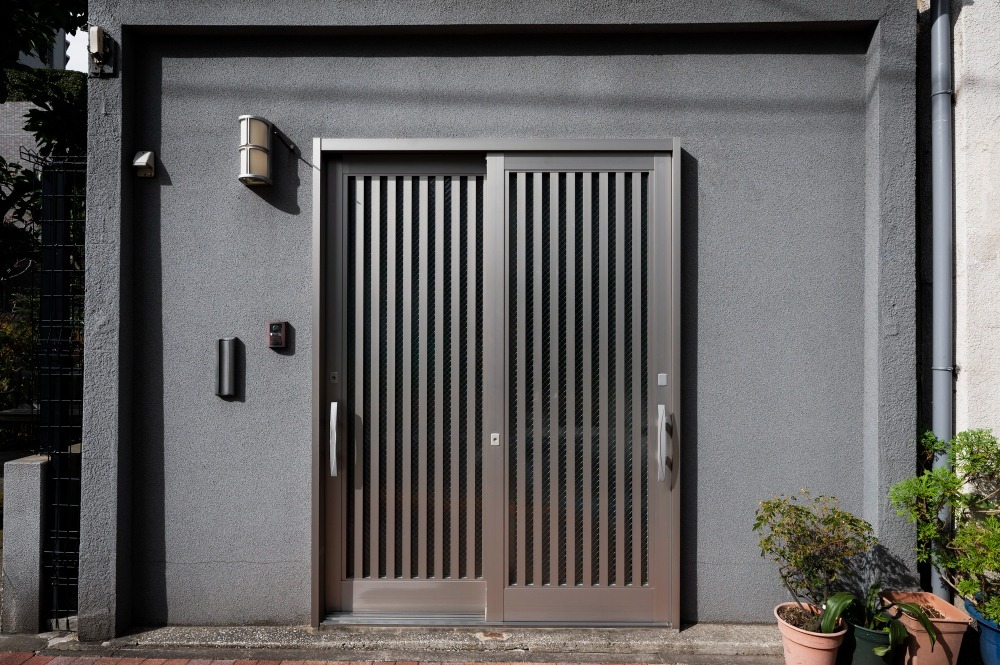 When a Motorized Telescopic Gate Solves Limited Entrance Space in Nagpur