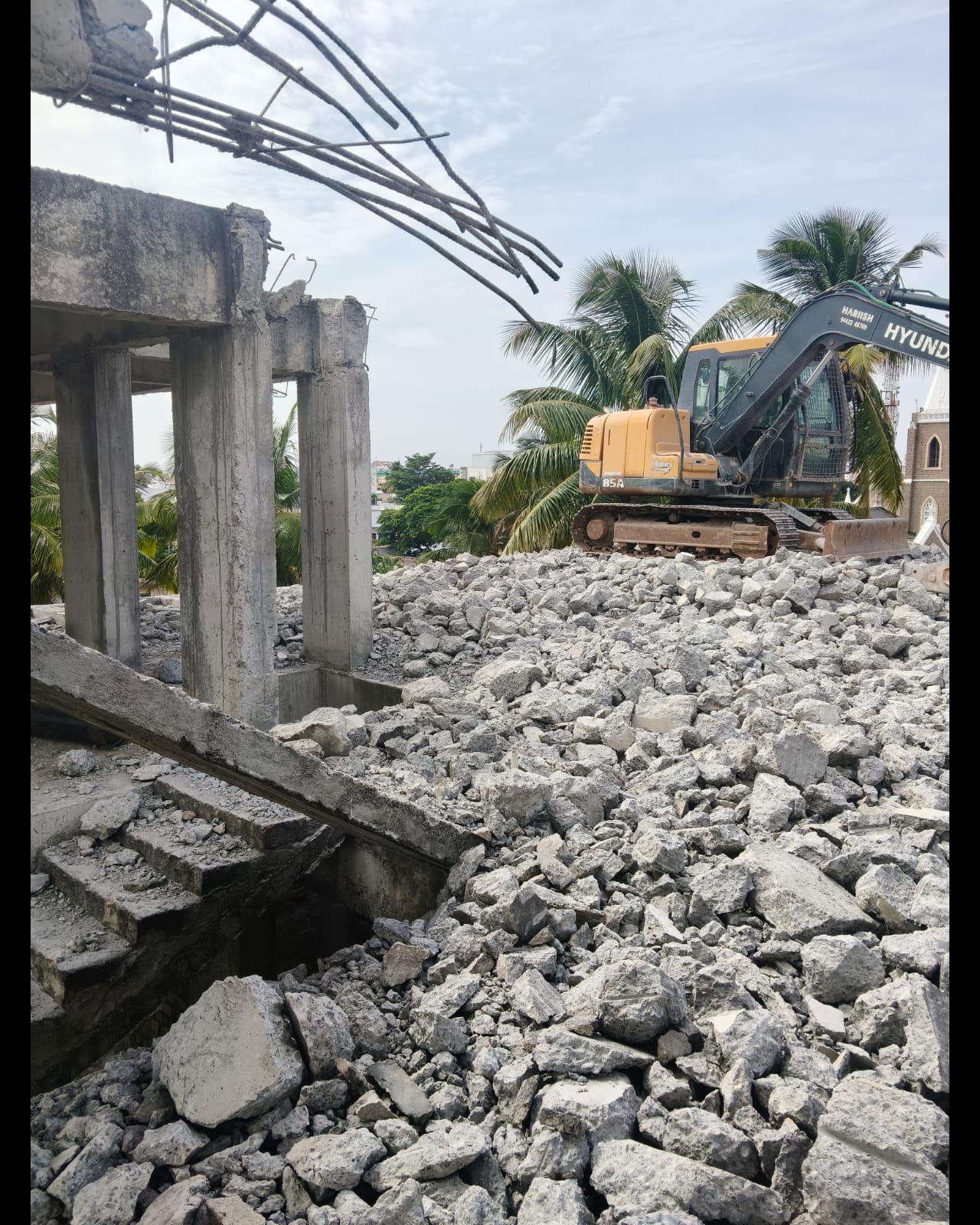 Old Building Demolition Work In Coimbatore