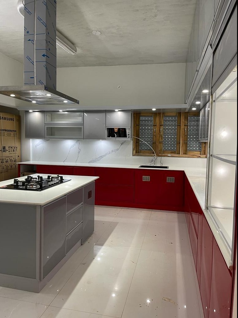 U Shaped Modular Kitchen with Central Island and Two Tone Cabinet Design