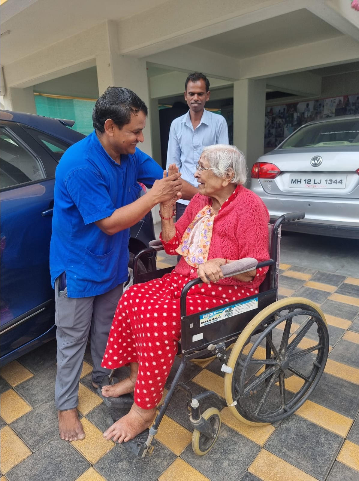 How to Evaluate an Assisted Care Home Before Moving a Parent