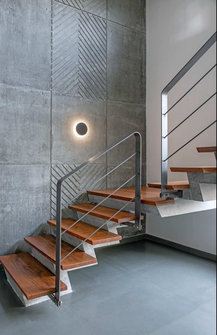 Floating Staircase With Industrial Elegance