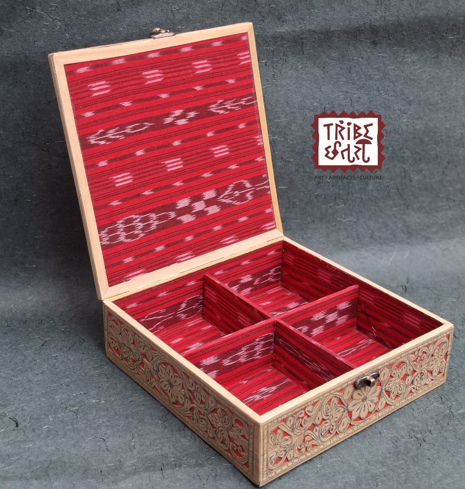 Talapatra Chitra handcarved beautiful jewellry box
