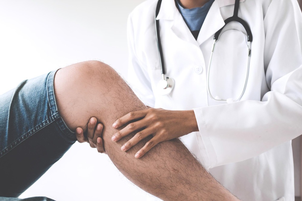 Microplasty: Understanding Bone-Preserving Knee Replacement for Selected Arthritis
