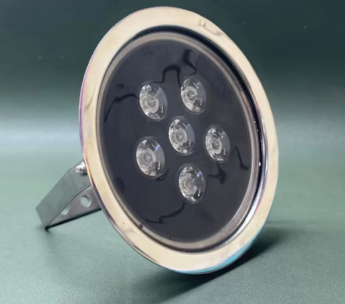 What to Check When Selecting Swimming Pool Lights for Modern Pool Projects