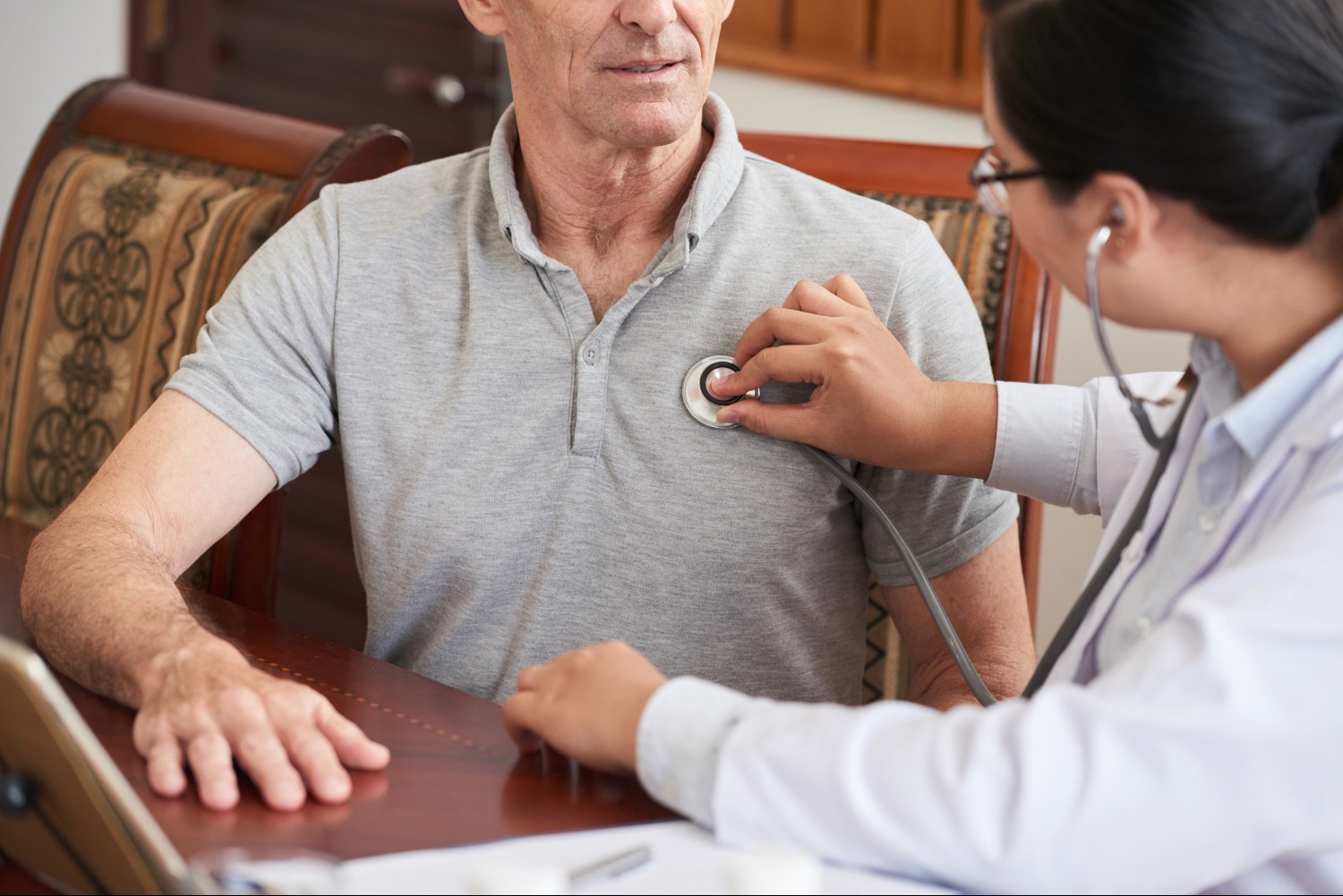 When to Consult a Cardiologist in Nagarabhavi for Heart Related Symptoms