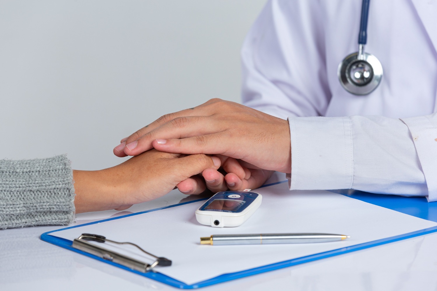 When Should You Consult a Diabetologist in Colaba?