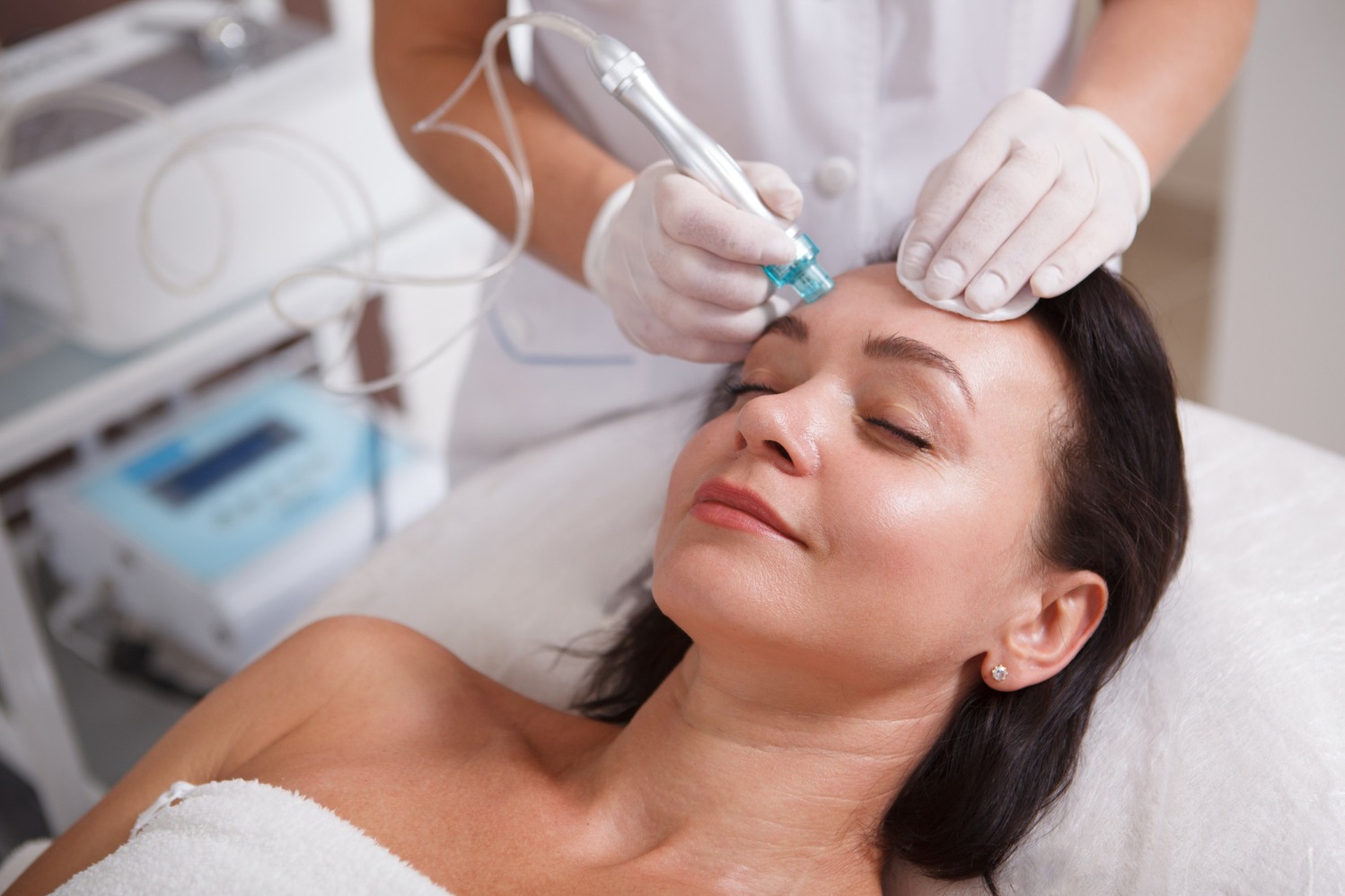 Why Medically Curated Hydrafacial Treatment Is More Than Basic Skin Cleansing
