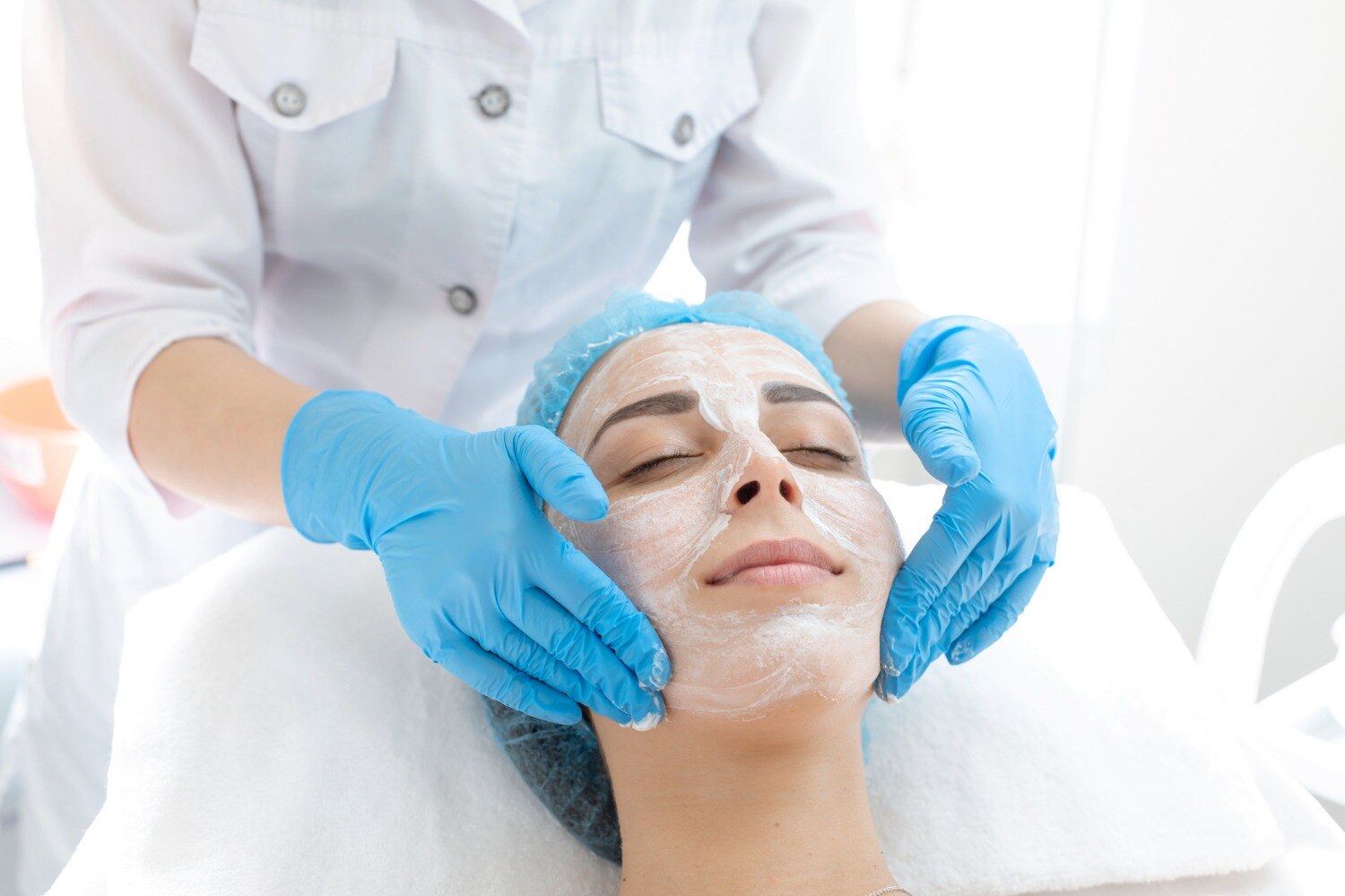 How Medi Facials Differ From Regular Salon Facials