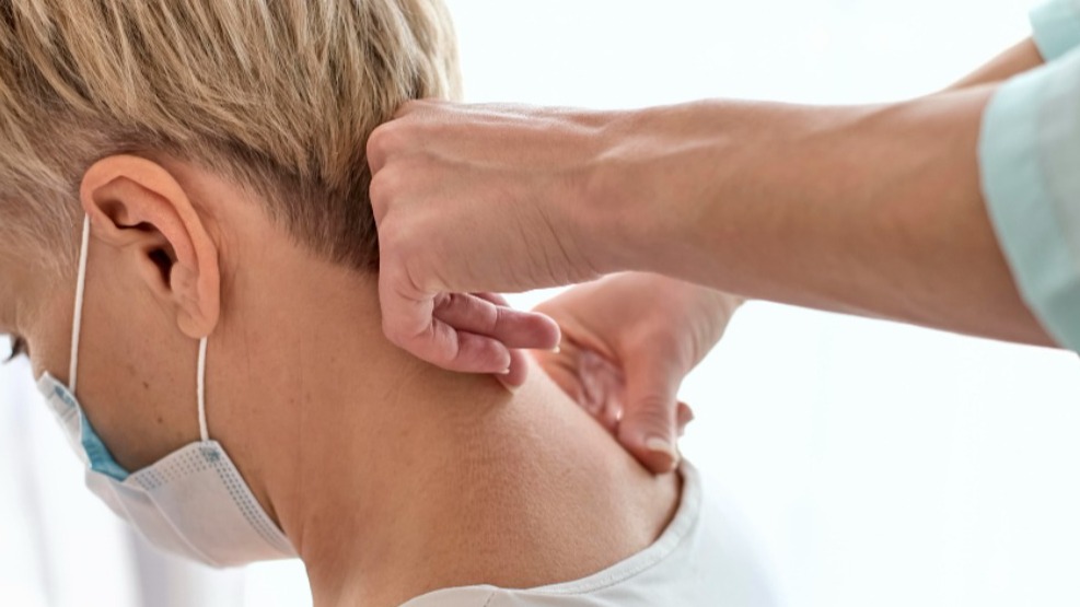 Cervical Pain Treatment by a Physiotherapist in Pitampura: Causes, Assessment, and Self-Care