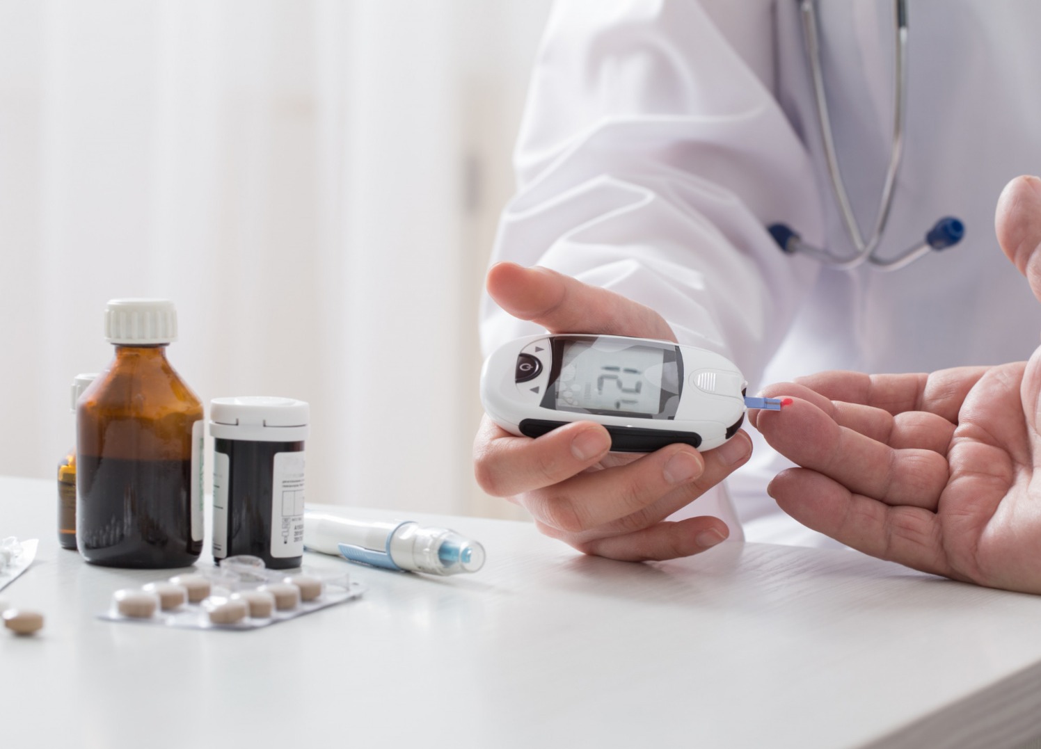 How a Diabetologist in Khar West Helps When Blood Sugar Remains Uncontrolled