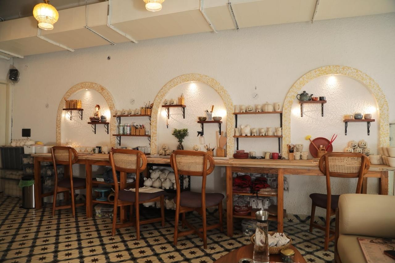 Teak Wood Furniture for Commercial Spaces