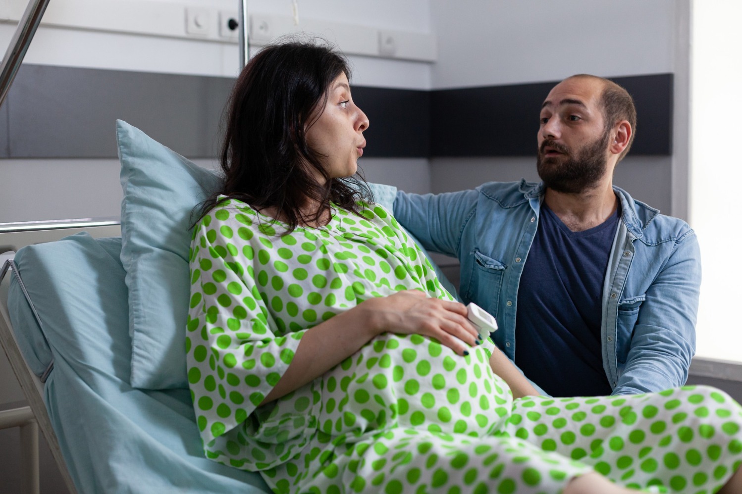 How High-Risk Pregnancy Care Differs From Routine Pregnancy Monitoring