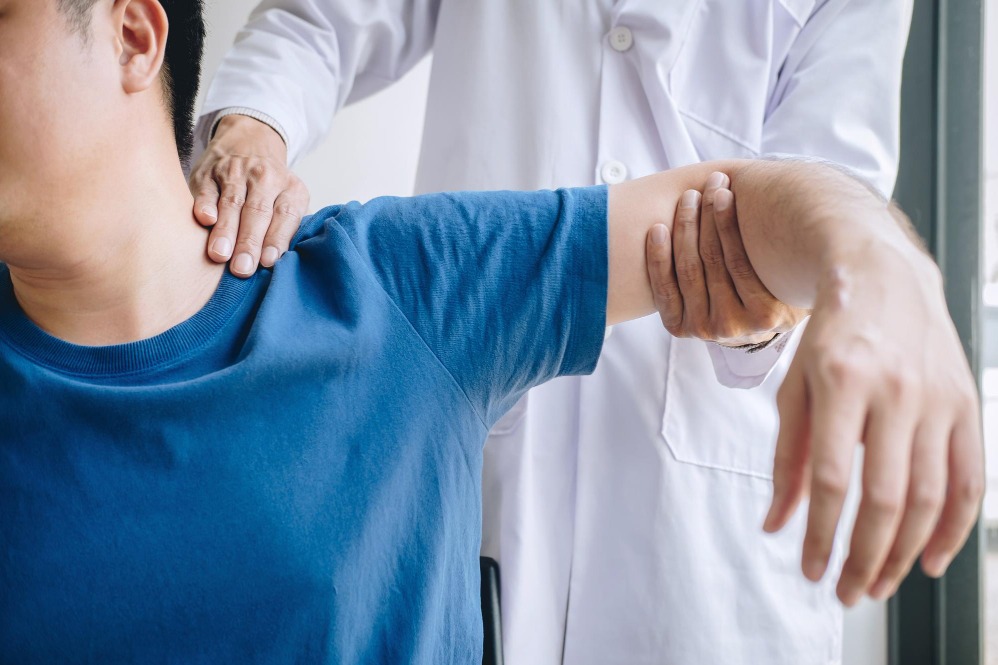 Shoulder Disorder Treatment in Lower Parel: How to Choose the Right Approach for Persistent Shoulder