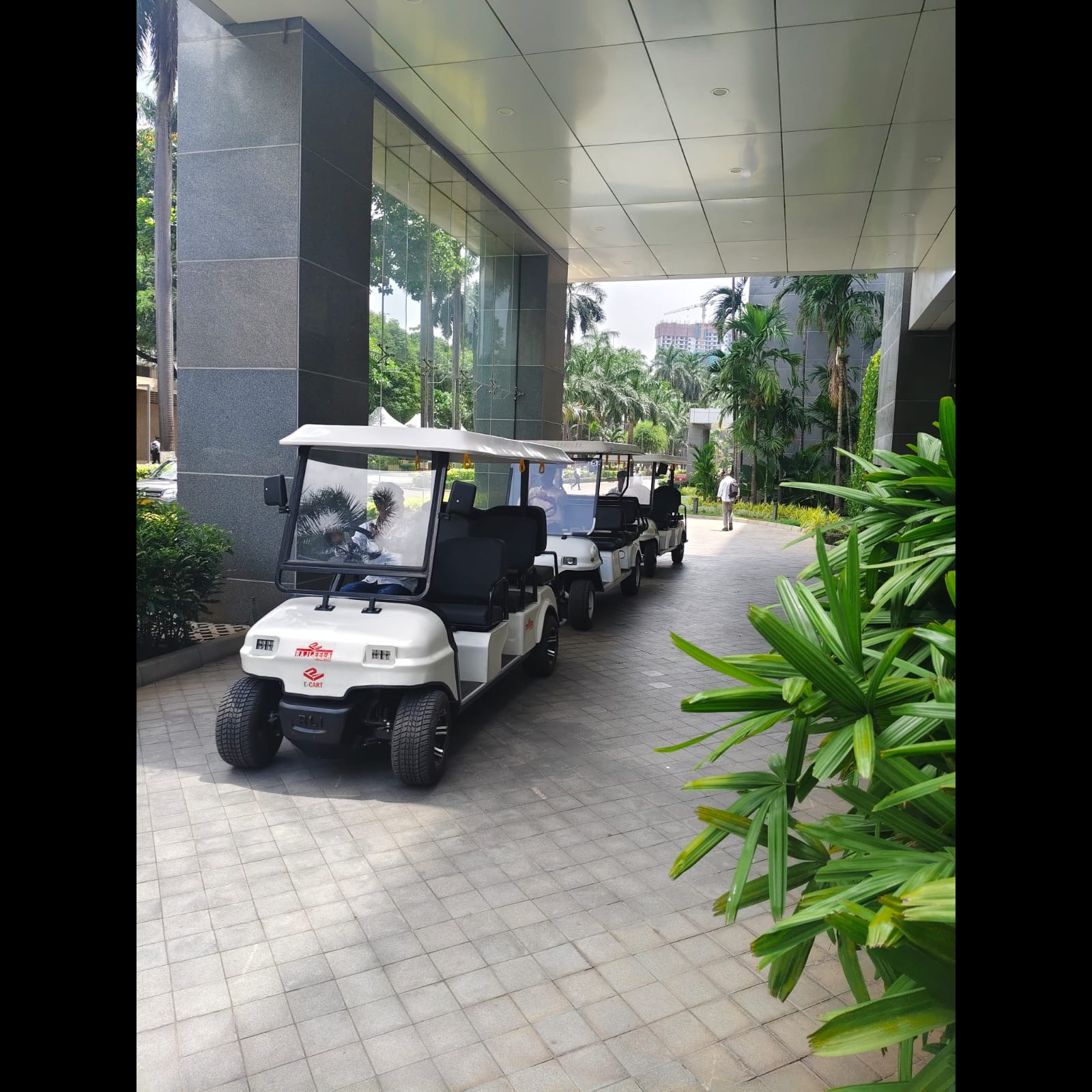 ๐ **6 Seater Golf Cart Rental for Godrej Industrial, Mumbai**