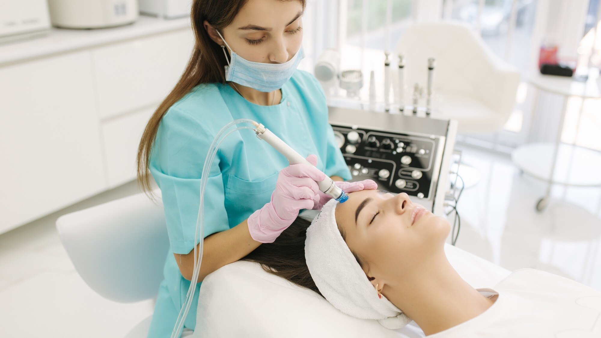 When Should You Consult a Cosmetologist for Skin and Aesthetic Concerns?