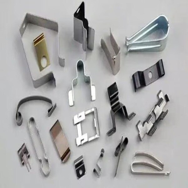 Are Metal Clips Necessary for Strapping Loads in Vadodara