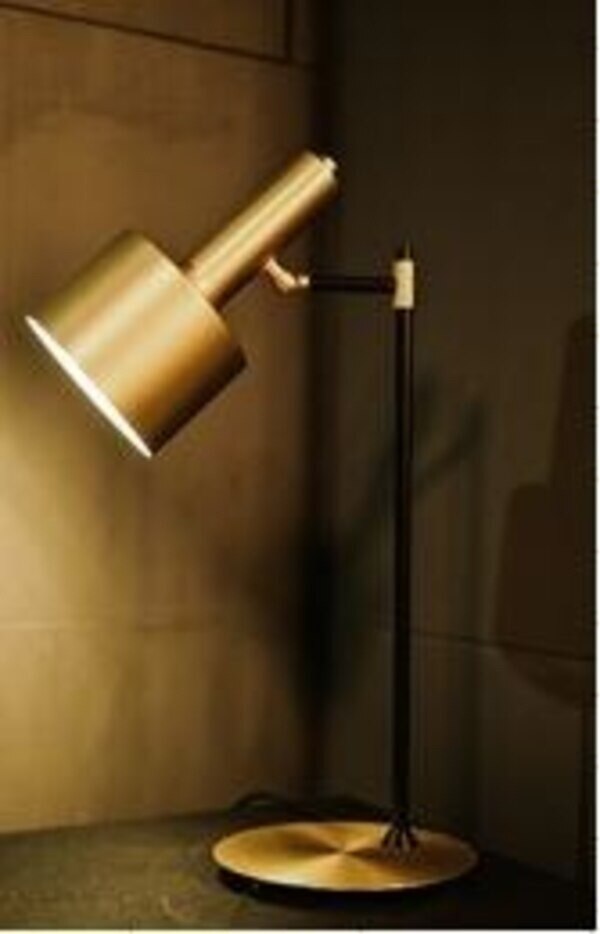 Which Compact Table Lamp Works Best for Your Restaurant Tables