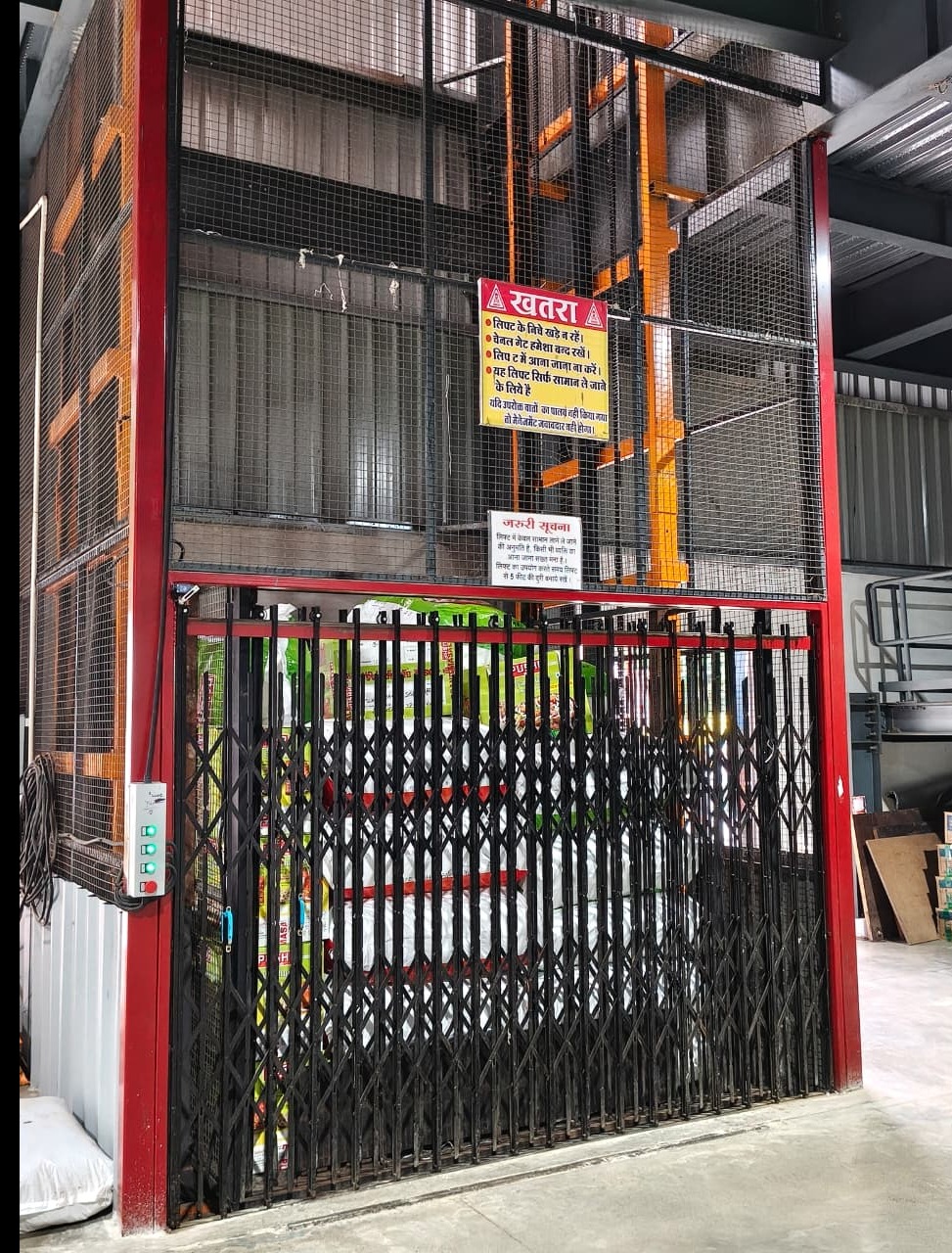 Hydraulic Goods Lift for Factory & Warehouse: Size, Capacity, Working & Safety Features
