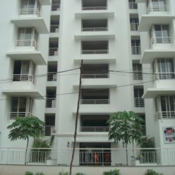 Stay close to city center sights ( Heart of the city) with this sleek and modern serviced apartment