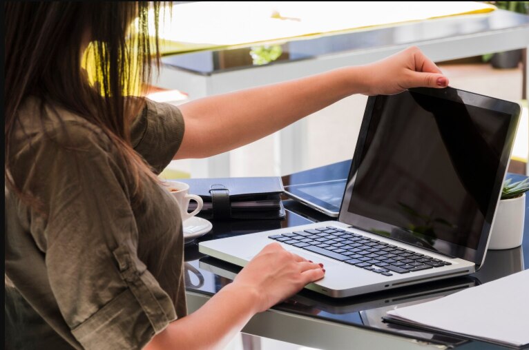How Small Offices Benefit from Refurbished Laptops and IT Sales Services